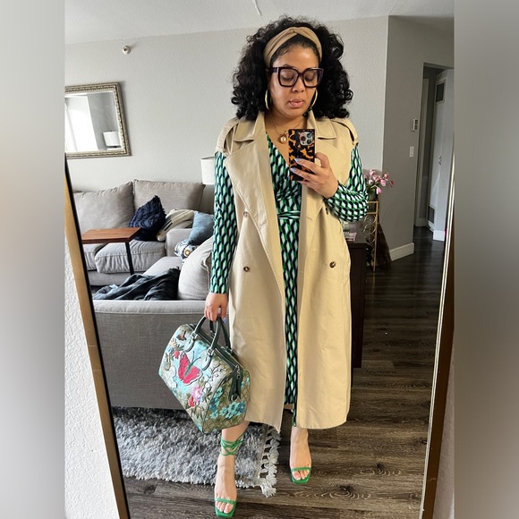 Follow me on the ‘gram @NextDoorLuxe 💞 - Picture 3 of 10